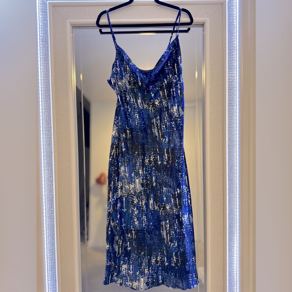 Forever 21 dress midi dress size blue and white.